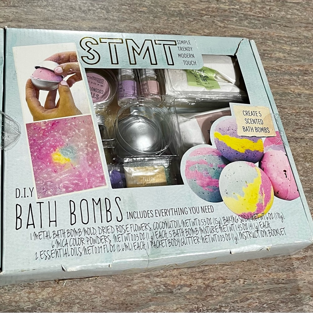 NIB STMT Do it Yourself bath bomb kit